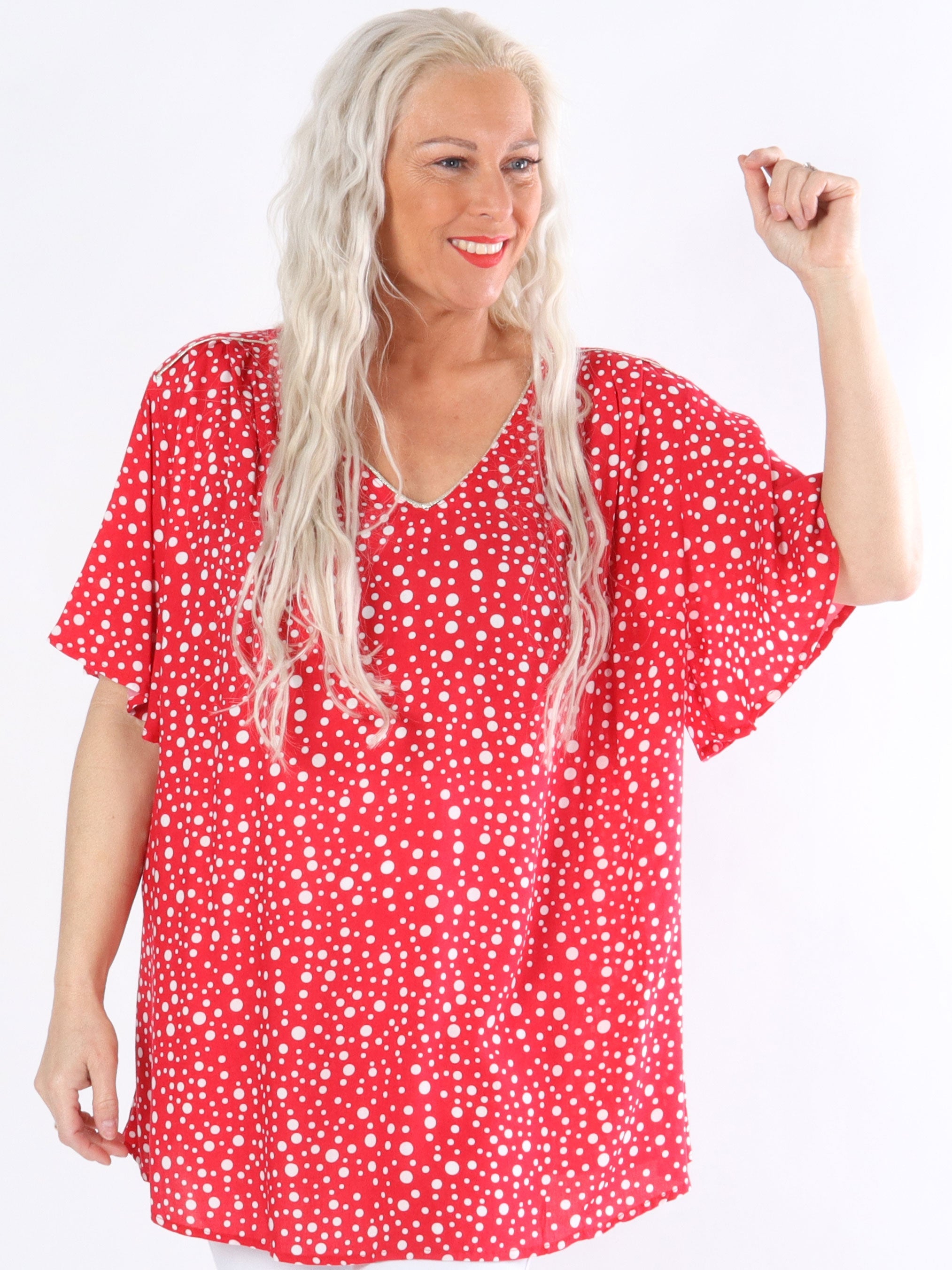 Leslie - Svart blus med prickar och söta ärmar